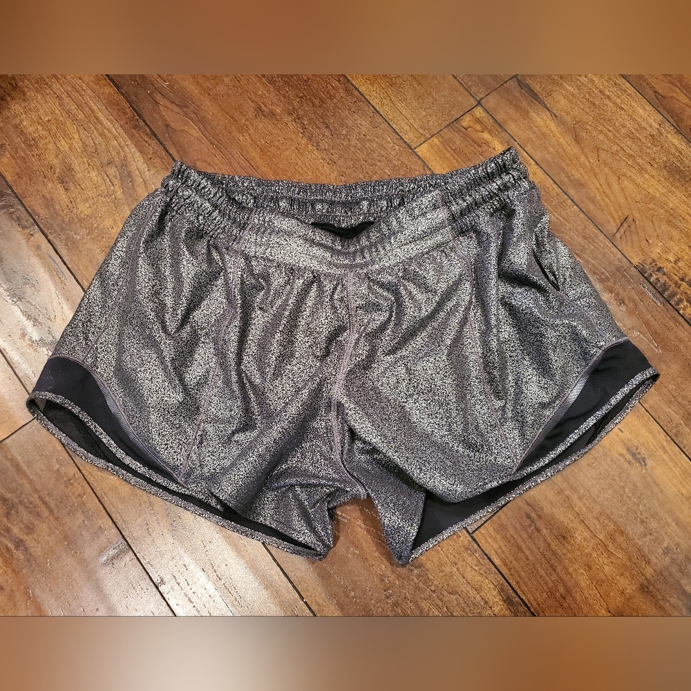 Lululemon Silver Metallic Hotty Hot Shorts II -   4 inch  - Size 10 - Picture 6 of 12